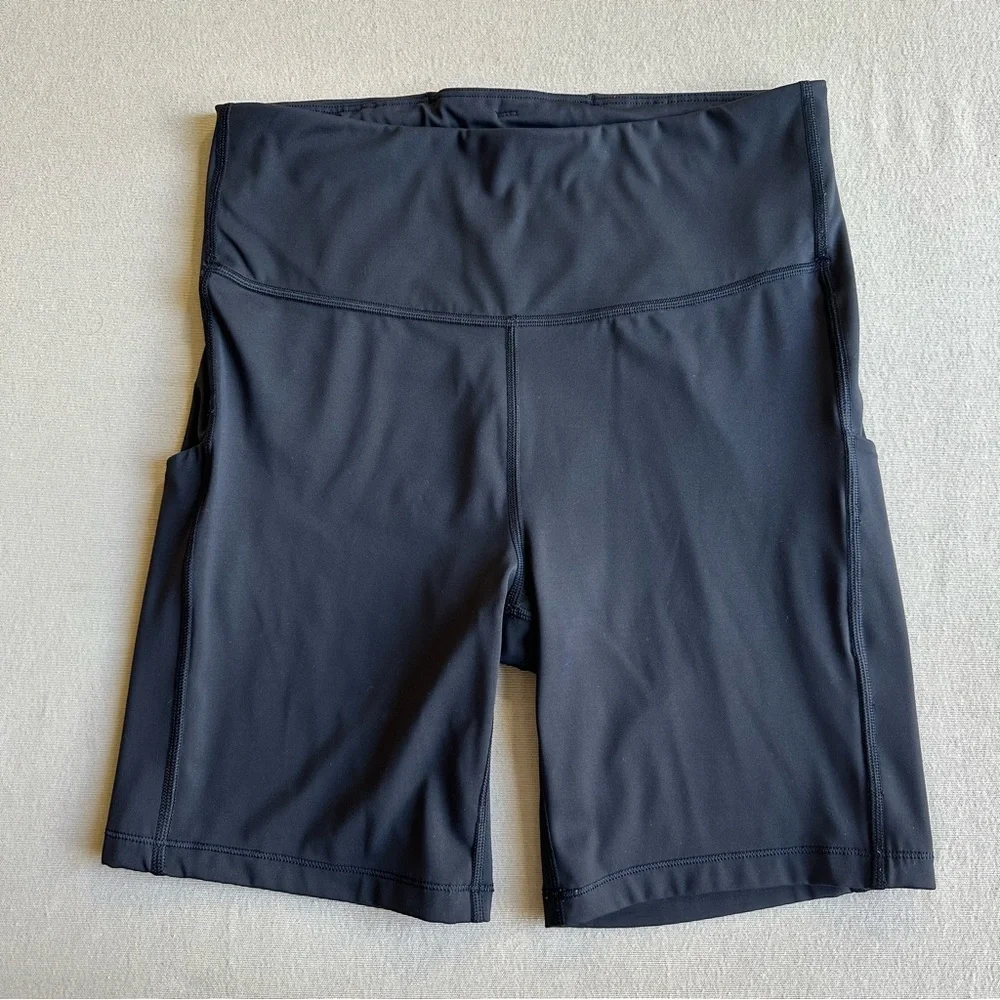 Athleta Black Ultimate Stash Pocket 7" Bike Short - Picture 3 of 7